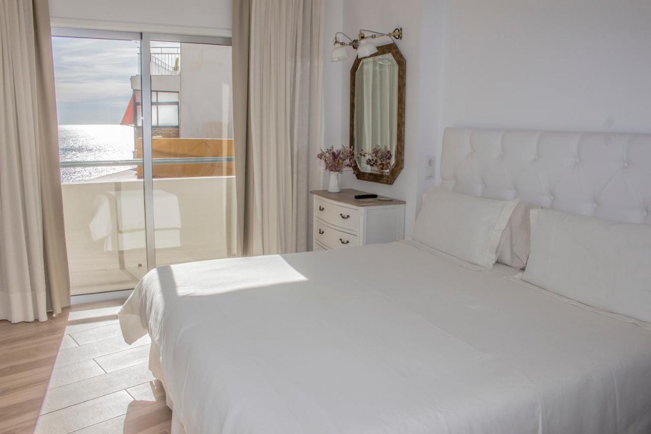 Beachfront Apartment In Fuengirola With Sea Views Eksteriør billede
