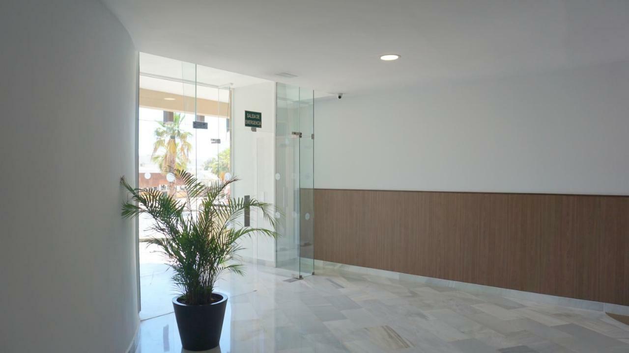 Beachfront Apartment In Fuengirola With Sea Views Eksteriør billede