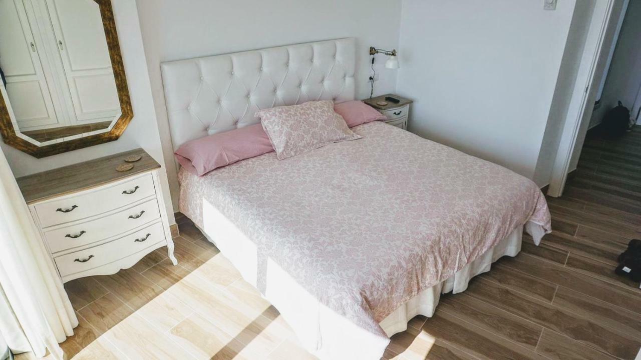 Beachfront Apartment In Fuengirola With Sea Views Eksteriør billede