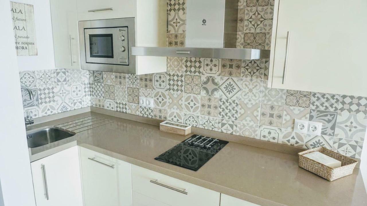 Beachfront Apartment In Fuengirola With Sea Views Eksteriør billede